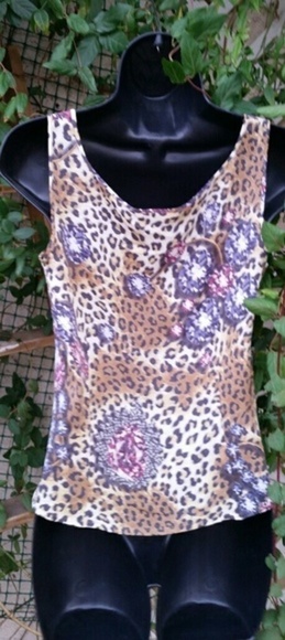 Super‎ Cute Escada top - Picture 2 of 4